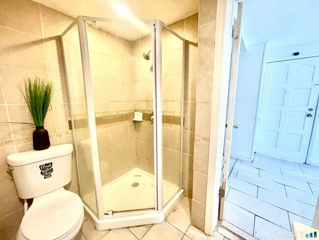 Building Photo - 128 Franklin St