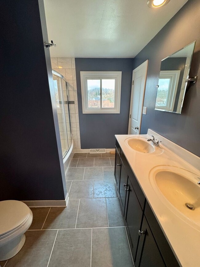 Building Photo - Charming 2 Bed 1.5 Bath in Gibsonia!