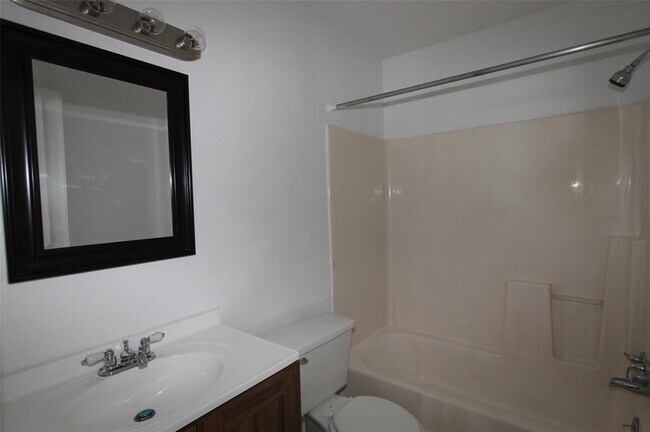 Building Photo - 6612 Tamar Dr