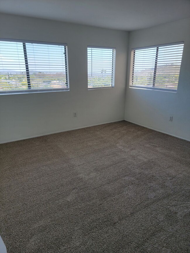 Building Photo - 2 BR / 2 BA Condo with Spectacular Views Near Patrick Henry High School