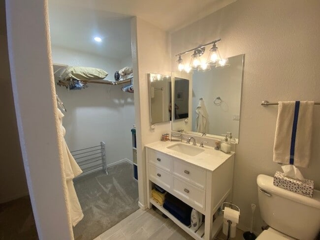 Building Photo - 3045 Palisades Dr