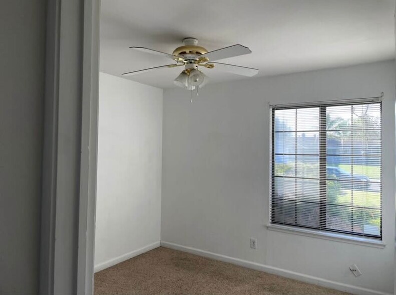 Building Photo - 4623 Goya Pky