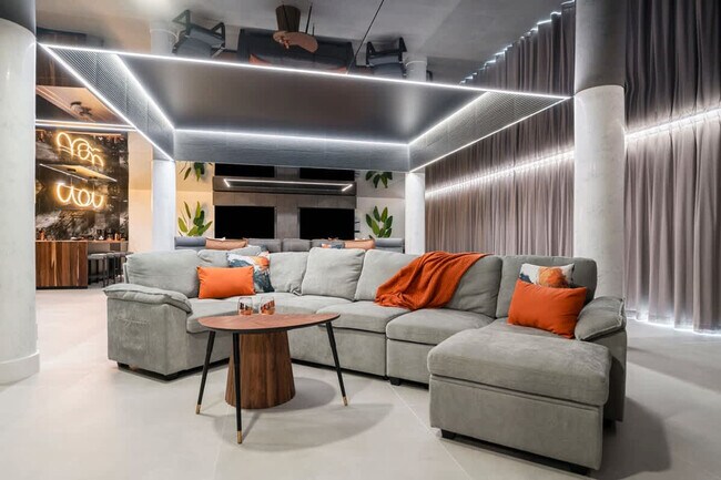 Building Photo - 8743 Thomas Dr