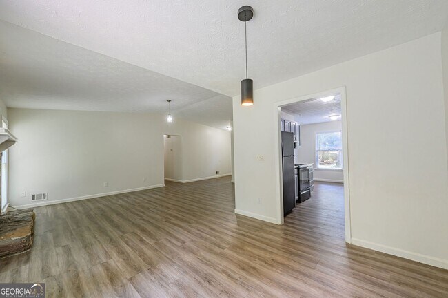 Building Photo - 2100 Whitebluff Way