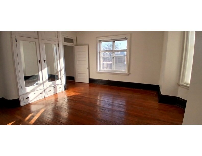 living room - 1720 Memorial Ave