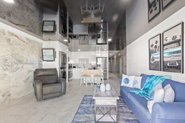 Building Photo - 8743 Thomas Dr