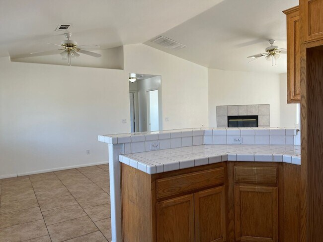 Building Photo - COMING SOON! 3 bedroom 2 bathroom home available in Apple Valley!