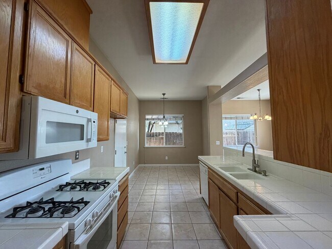 Building Photo - Single story home in Salida!