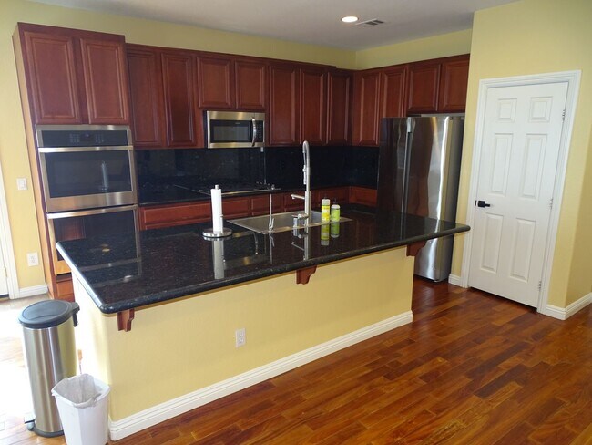 Building Photo - West Summerlin 5 Bedroom, Bed & Full Bath 1st Floor, Beauty