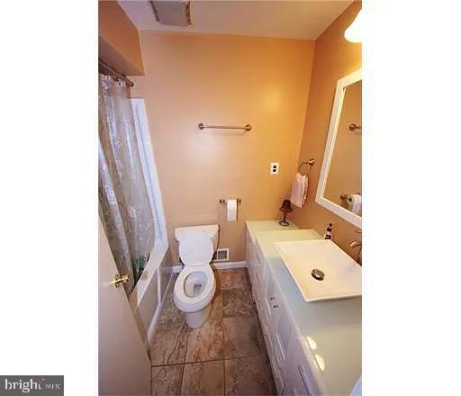 Building Photo - 24 Riverbend Dr
