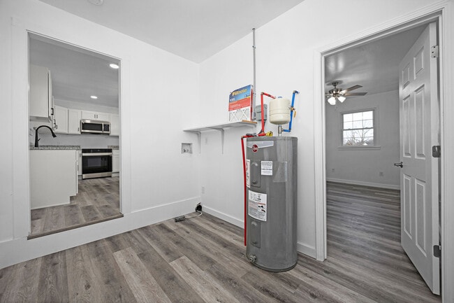 Building Photo - 2001 New Glendale Rd