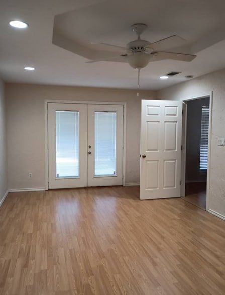 Building Photo - 6105 Shadowview Ct