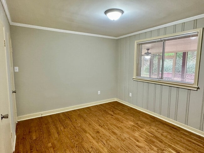 Building Photo - Beyond Perfect 3 bedroom 1 bath !!!!