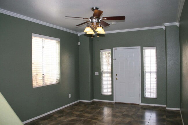 Building Photo - Two Bedroom in Tempe