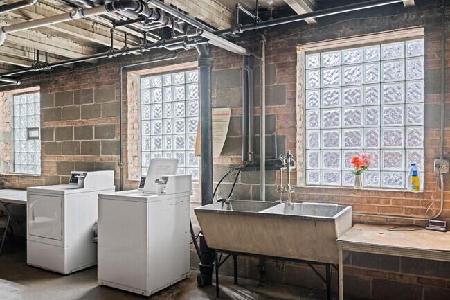 Building Photo - 340 Ridge Ave