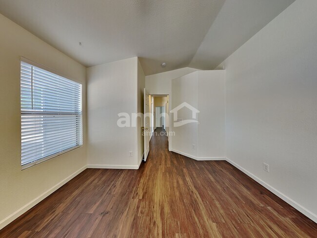 Building Photo - 1272 W Lark Dr