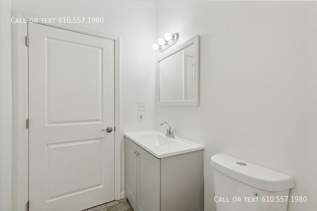 Building Photo - Newly Renovated 2 Bedroom Available for Re...