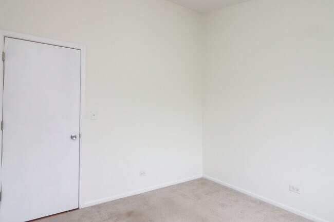 Building Photo - 1735 Chesapeake Ln