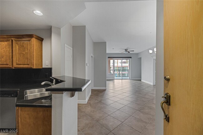 Building Photo - 51 E Agate Ave
