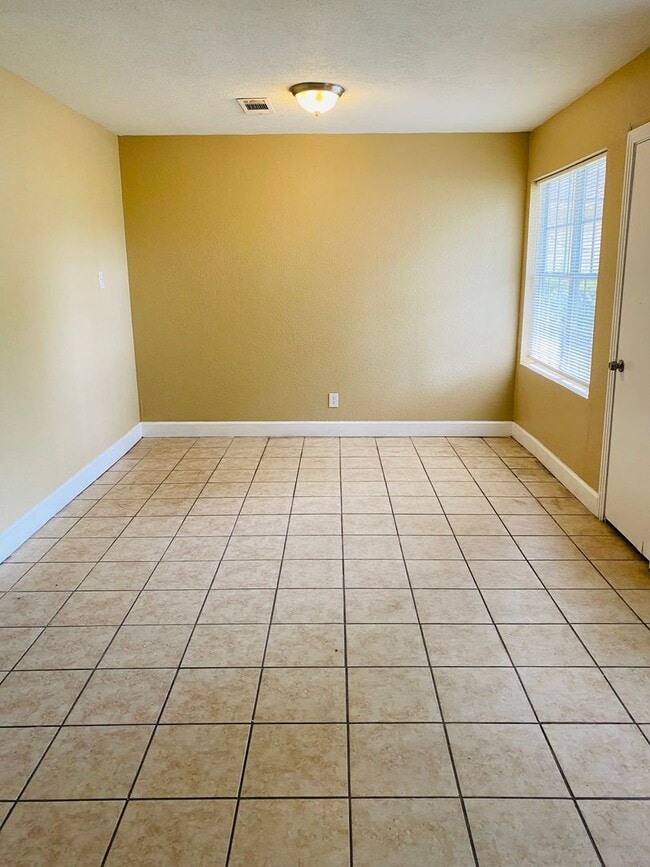 Building Photo - 5535 S Kenneth Ave