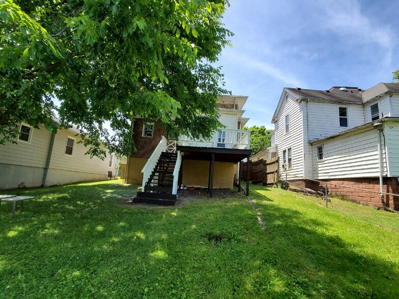 Building Photo - 1209 Windsor Ave