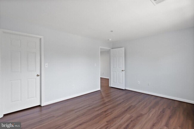 Building Photo - 513 Constellation Square SE