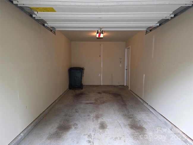 Building Photo - 9933 Birch Knoll Ct
