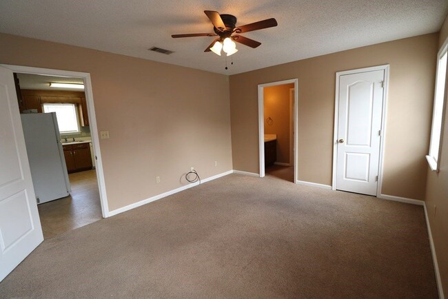 Building Photo - Cozy Retreat: Charming 3-Bedroom Home with Cul-de-Sac Location in Valdosta, GA