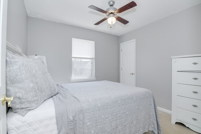 Building Photo - 662 Tara Ln