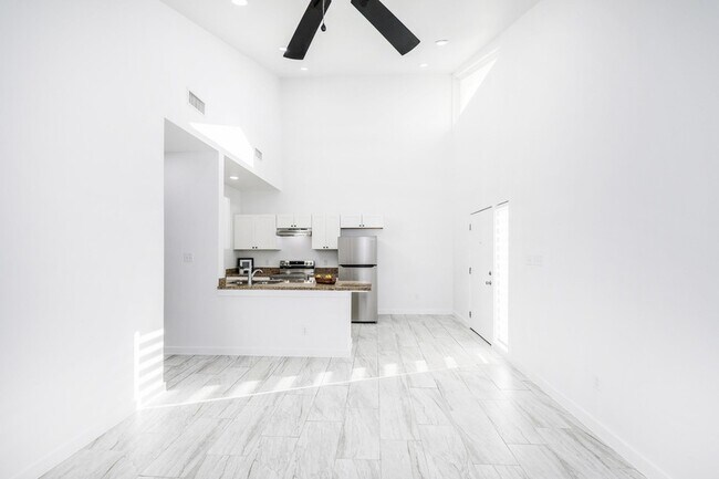 Building Photo - 3911 Casa Blanca Lake Rd