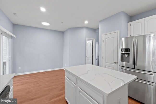 Building Photo - 7910 Beach Plum Ln