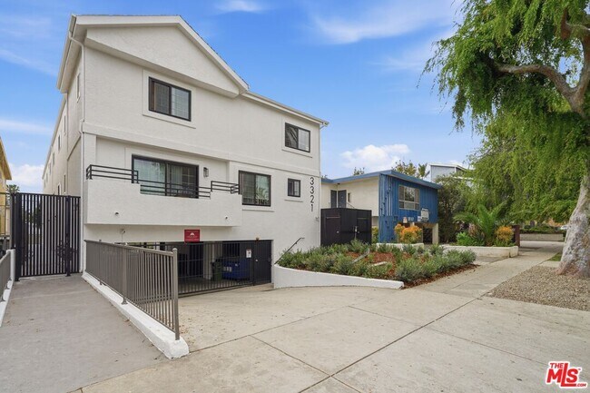 Building Photo - 3321 Keystone Av