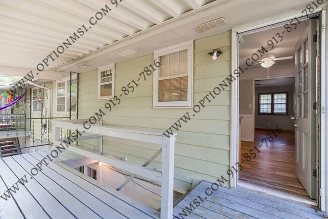 Building Photo - Close to downtown OP!!! Includes Water, El...