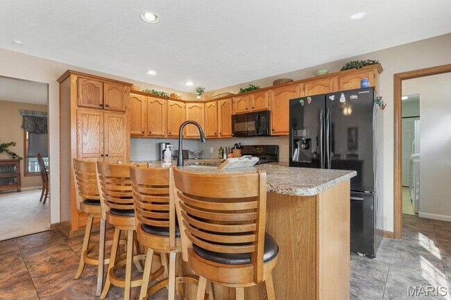 Building Photo - 2725 Timberline Dr