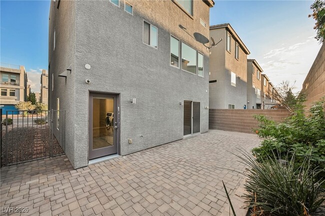 Building Photo - 8081 Misty Canyon Ave