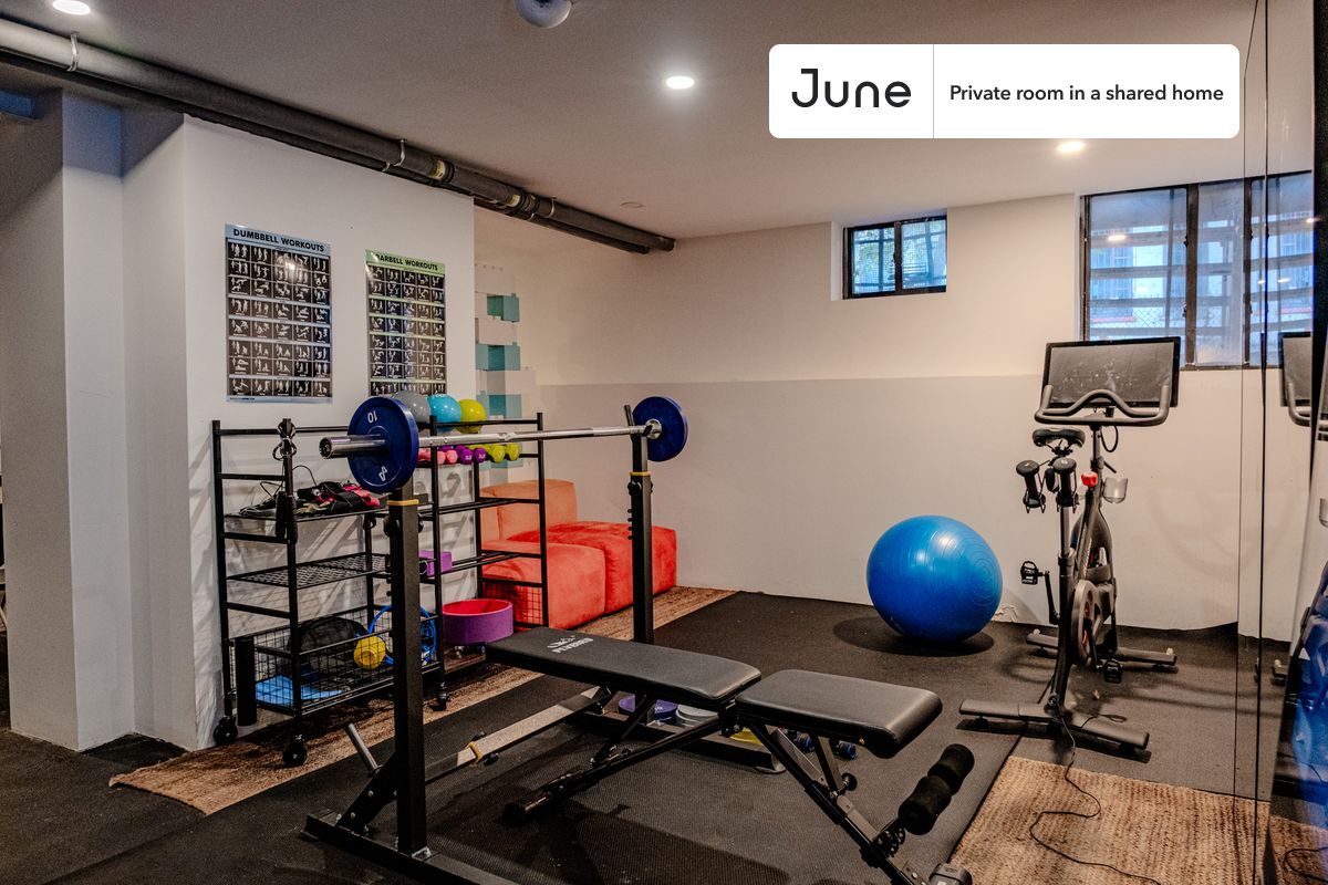 Building Photo - Room in Shared 3 bed/3 bath home