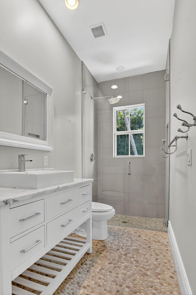 Building Photo - 200 NW 10th St