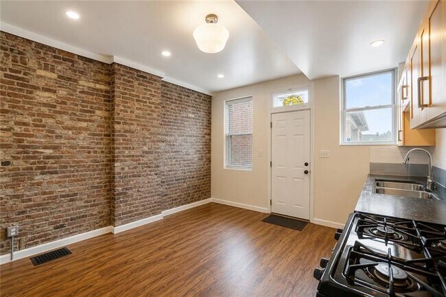 Building Photo - 414 Fisk St