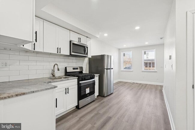 Building Photo - 746 Pine St