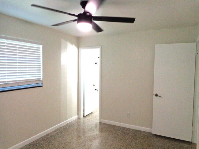 Building Photo - 744 Buttonwood Rd