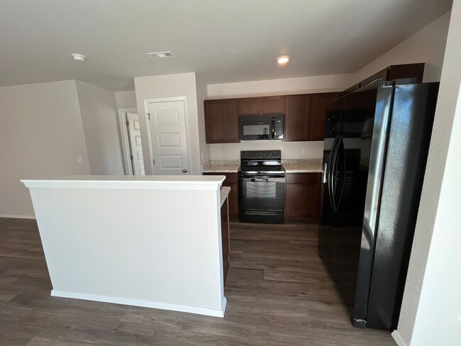 Building Photo - *Pre-leasing* NEWER Three Bedroom | Two Ba...