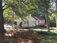 Building Photo - 955 Northrope Dr NE