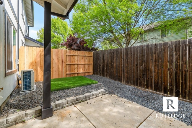 Building Photo - STUNNING 3 Bed / 2.5 Bath Brand New Townhome!!