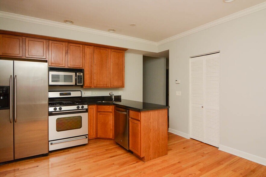 Building Photo - 3251 N Clifton Ave