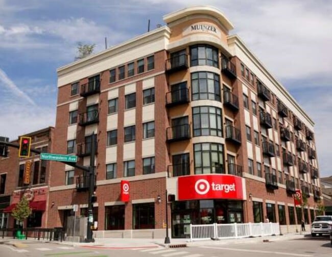 Building Photo - Muinzer - Close to Campus