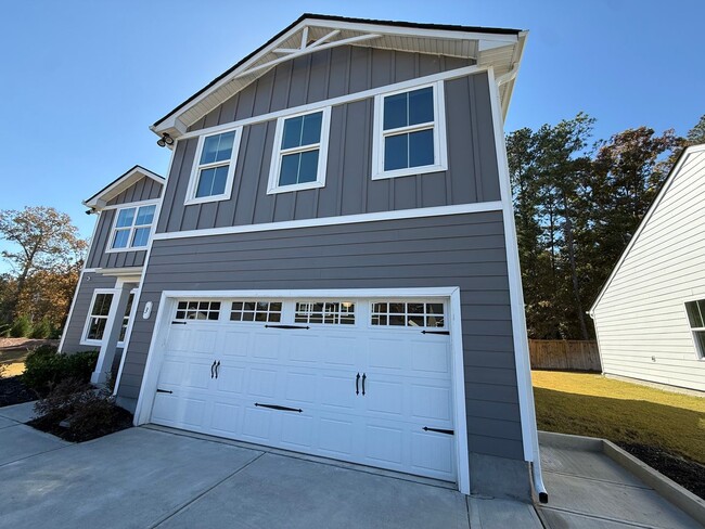 Building Photo - 4 Bedrooms, 2.5 Bathrooms - Home in Armuchee!