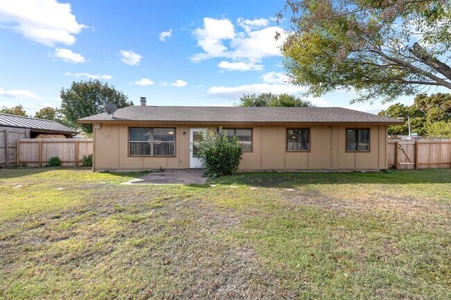 Building Photo - 1703 W Mesa Park Dr