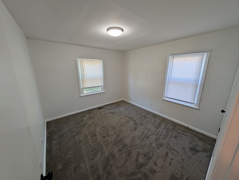 Building Photo - 8076 Lawrence Dr