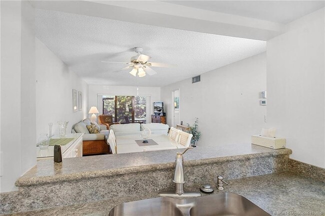 Building Photo - 7410 S Ocean Dr