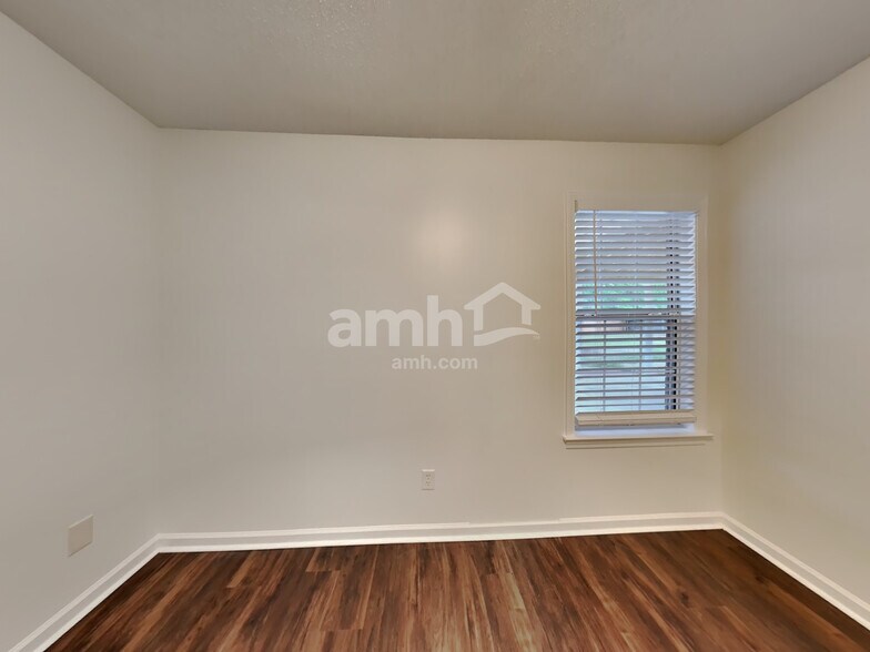 Building Photo - 3433 Sundial Dr